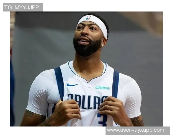 戴维斯左手受伤正在咨询多方专家以确定最佳治疗方案